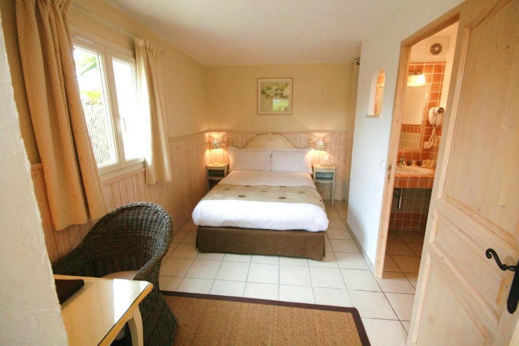 Hotel Marc-Hely La Colle-sur-Loup Habitación foto